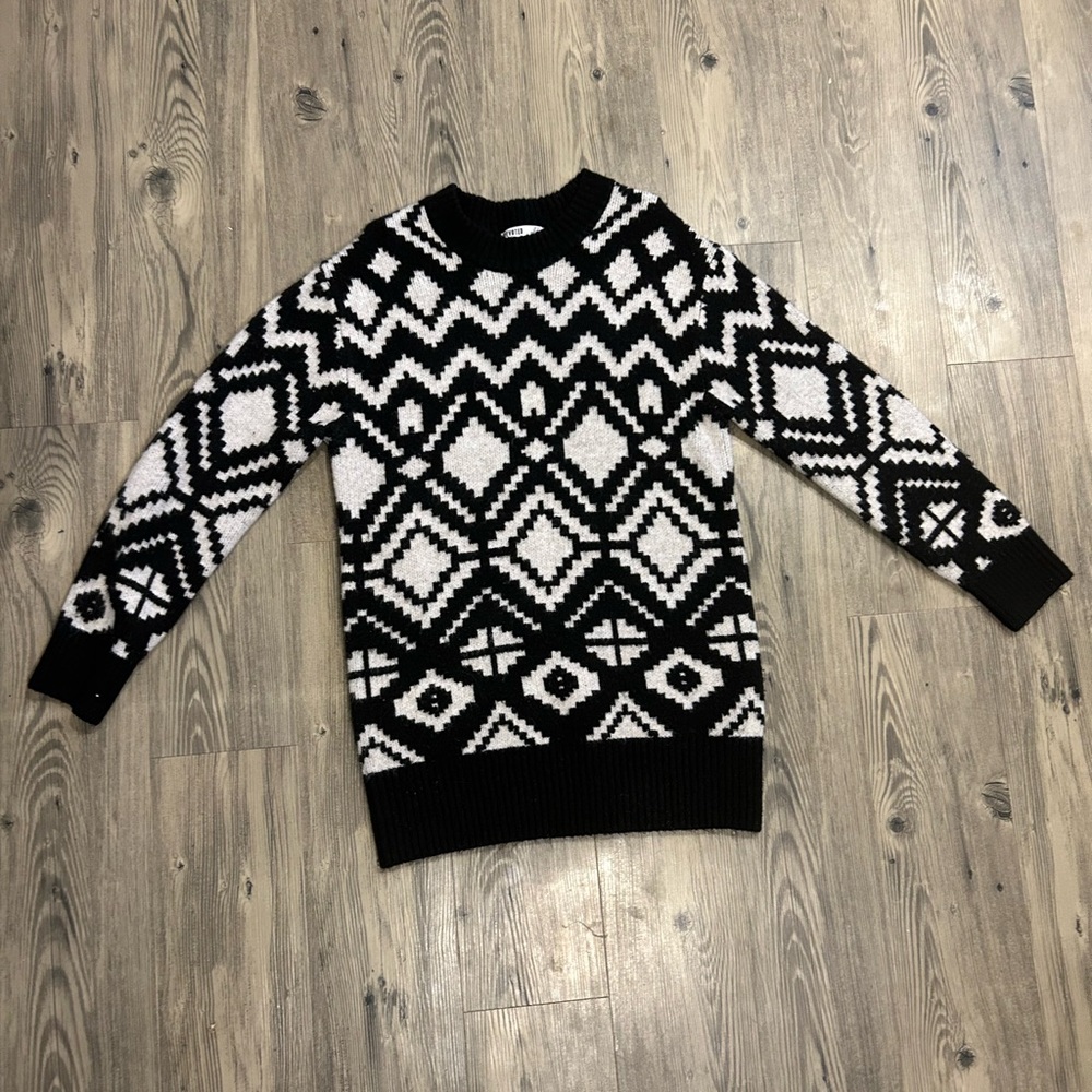 Devoted Black and White Geometric Pattern Comfy Sweater
